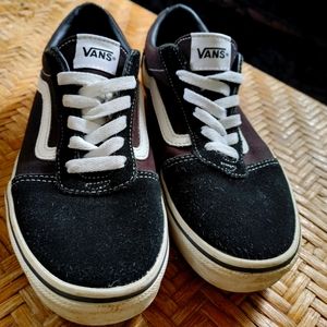Super Gently Worn Black and Grey Van Youth 5